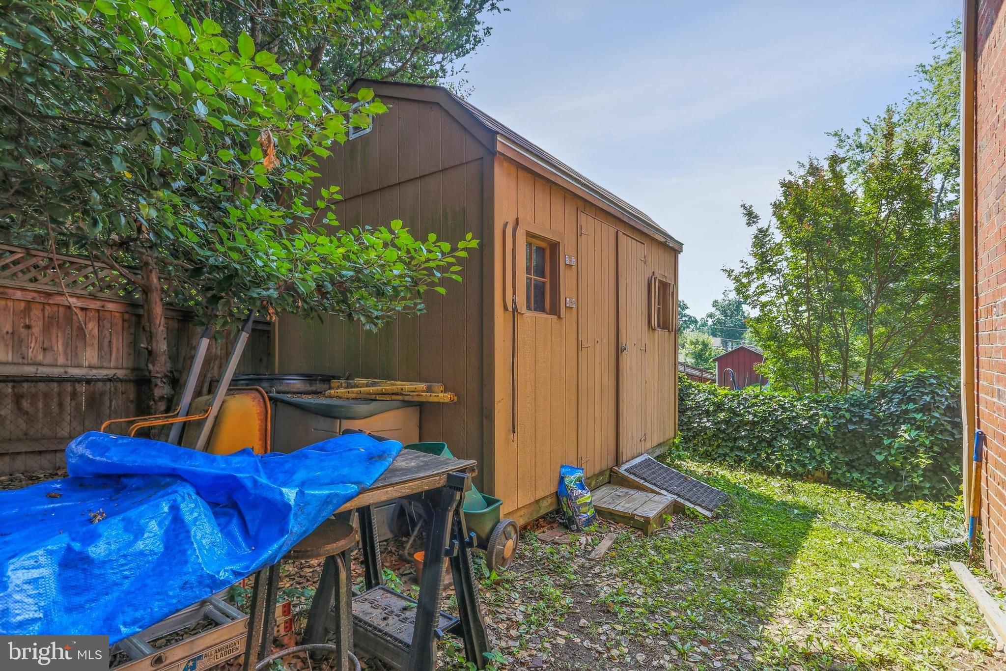 CHESTNUT RIDGE MANOR - Residential