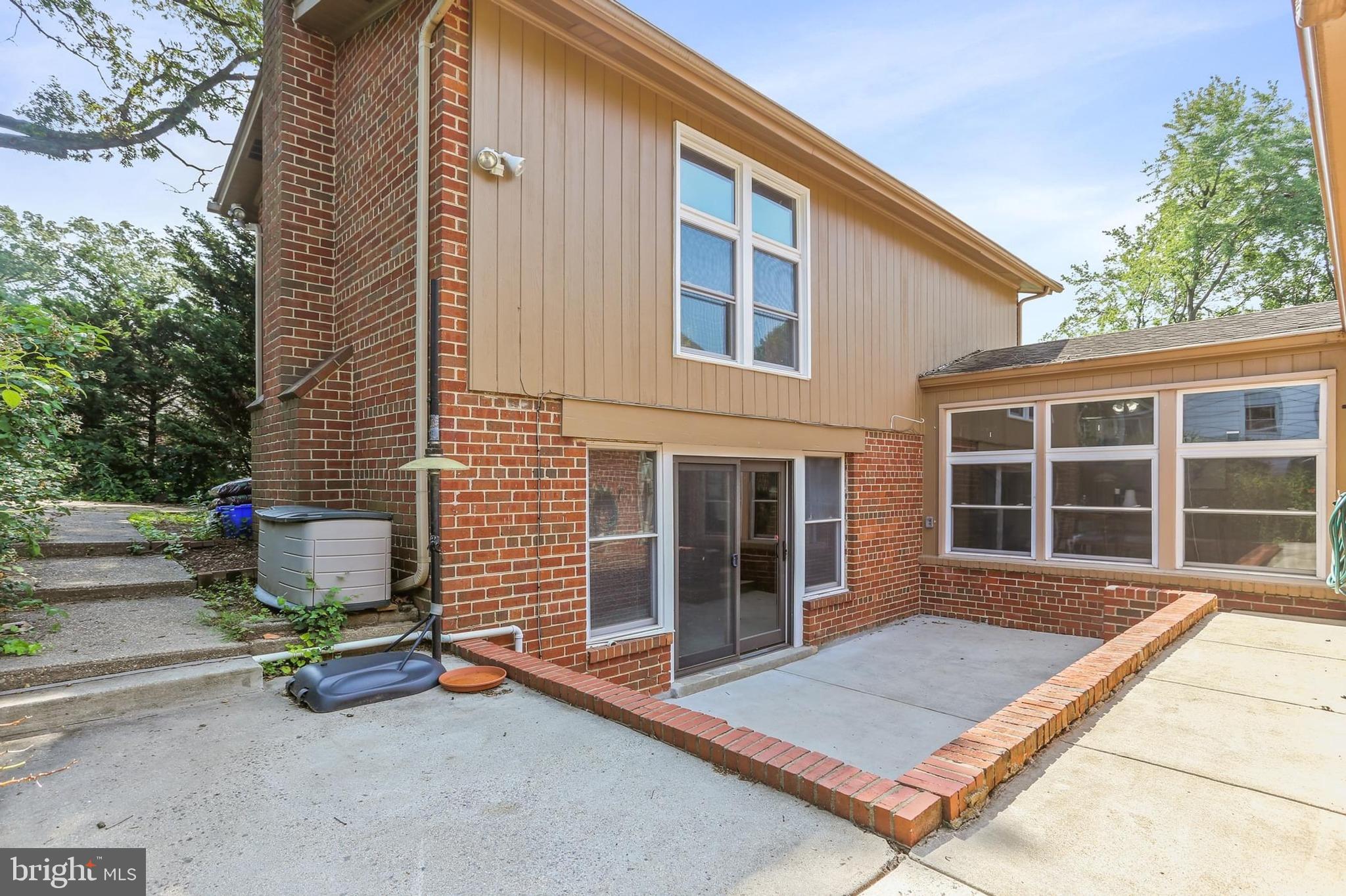 CHESTNUT RIDGE MANOR - Residential