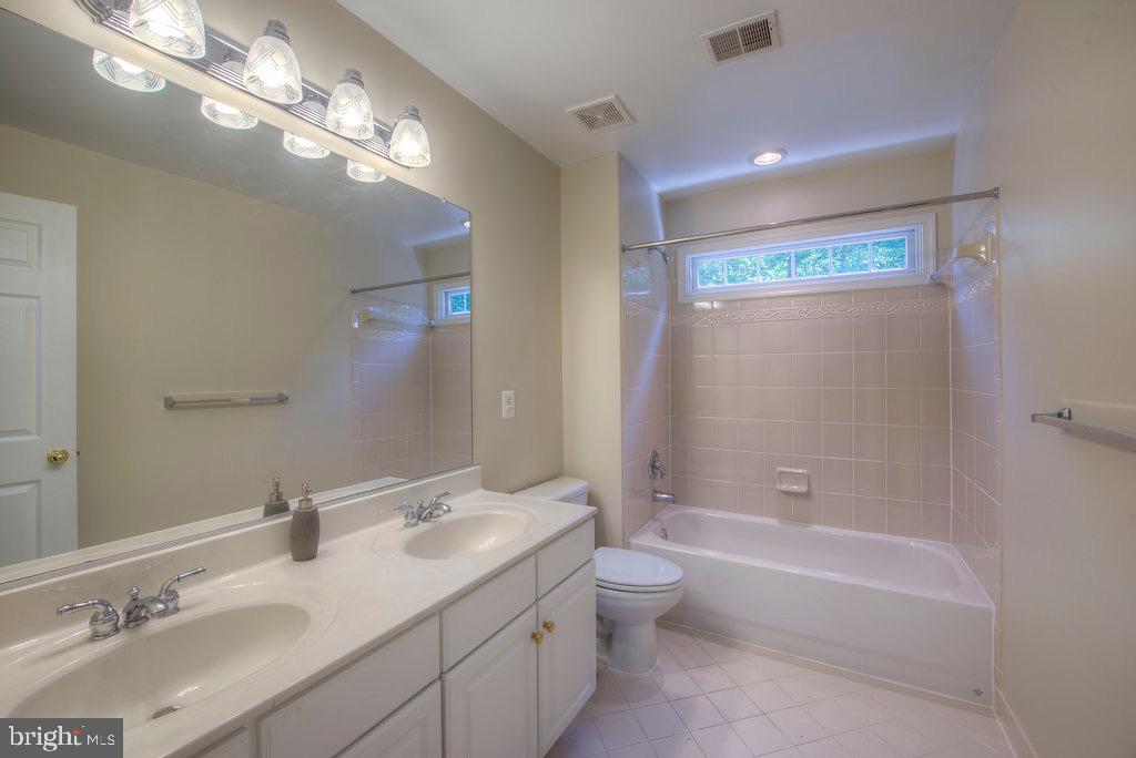 HIGHGROVE ESTATES - Residential Lease