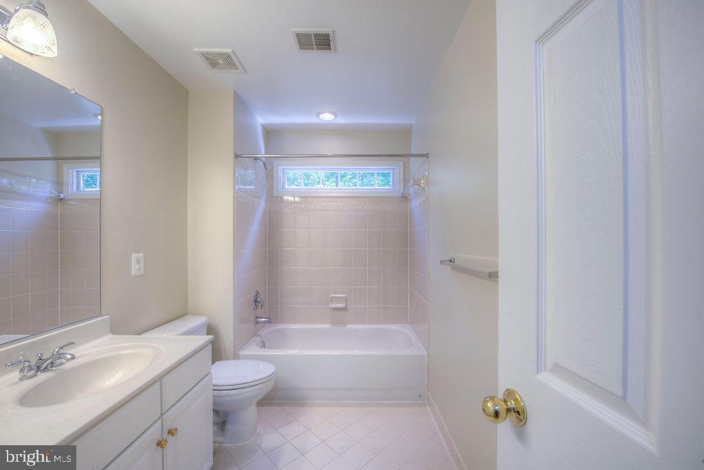 HIGHGROVE ESTATES - Residential Lease