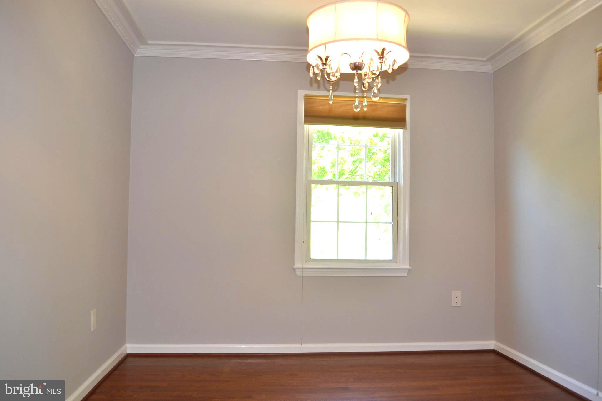 1 INGLESIDE COURT