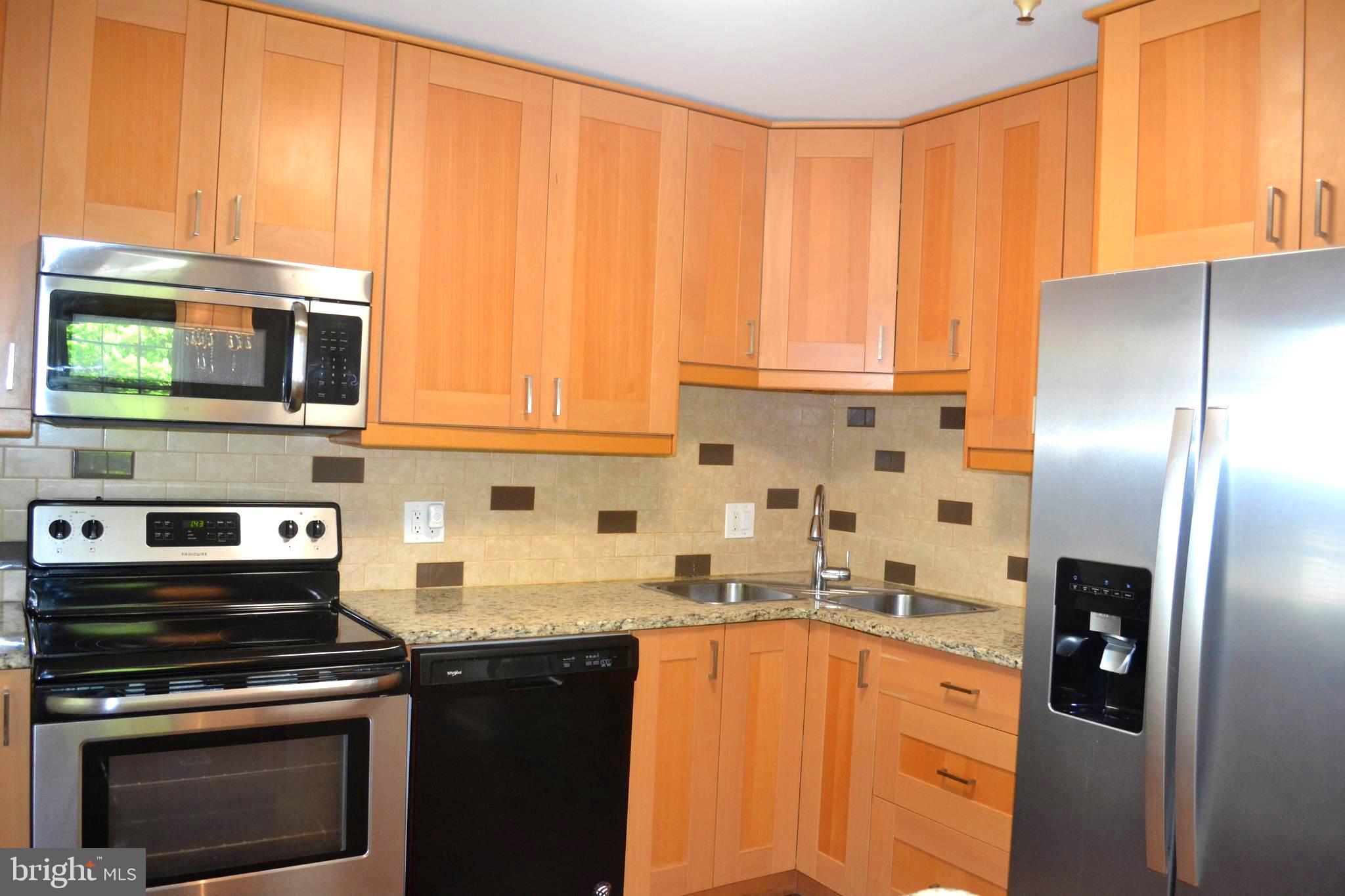 1 INGLESIDE COURT
