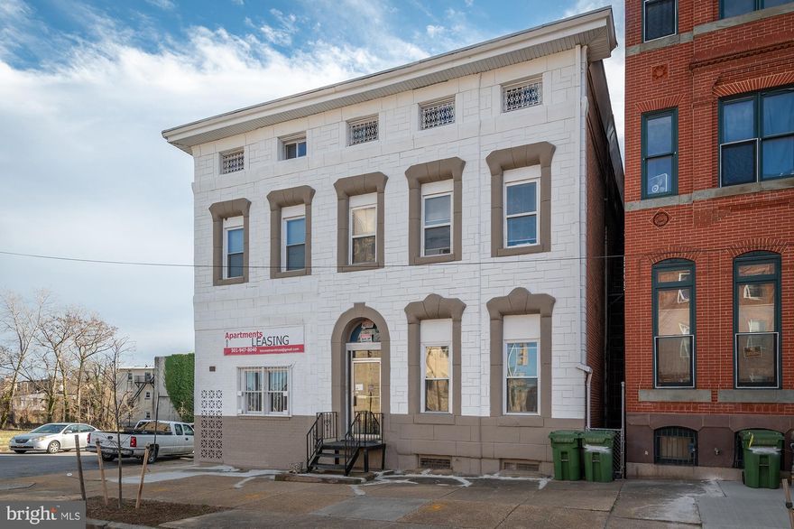 Welcome to your new home! This cozy one bedroom, one bathroom apartment is the perfect place for you to call your own. With its spacious living area, comfortable bedroom, and modern bathroom, you'll have everything you need for comfortable and convenient living. As you step into the apartment, you'll be greeted by a bright and airy living room. With ample natural light streaming in from the large windows, this room is the perfect place to relax and unwind after a long day. The living room opens up to the fully equipped kitchen, complete with all the necessary appliances, such as a refrigerator, stove, and oven. You'll have everything you need to cook up your favorite meals, right at home. The bedroom is a quiet and restful oasis, with plenty of room for all your belongings. You'll love the ample closet space, which provides ample storage for your clothes, shoes, and personal items. And after a good night's sleep, you'll appreciate the convenience of having a modern bathroom right next door. The bathroom features a shower and a vanity, with plenty of counter space and storage for all your toiletries. With its prime location, top-notch amenities, and comfortable living spaces, this one bedroom, one bathroom apartment is the perfect place for you to call home. Apply on Rent Spree