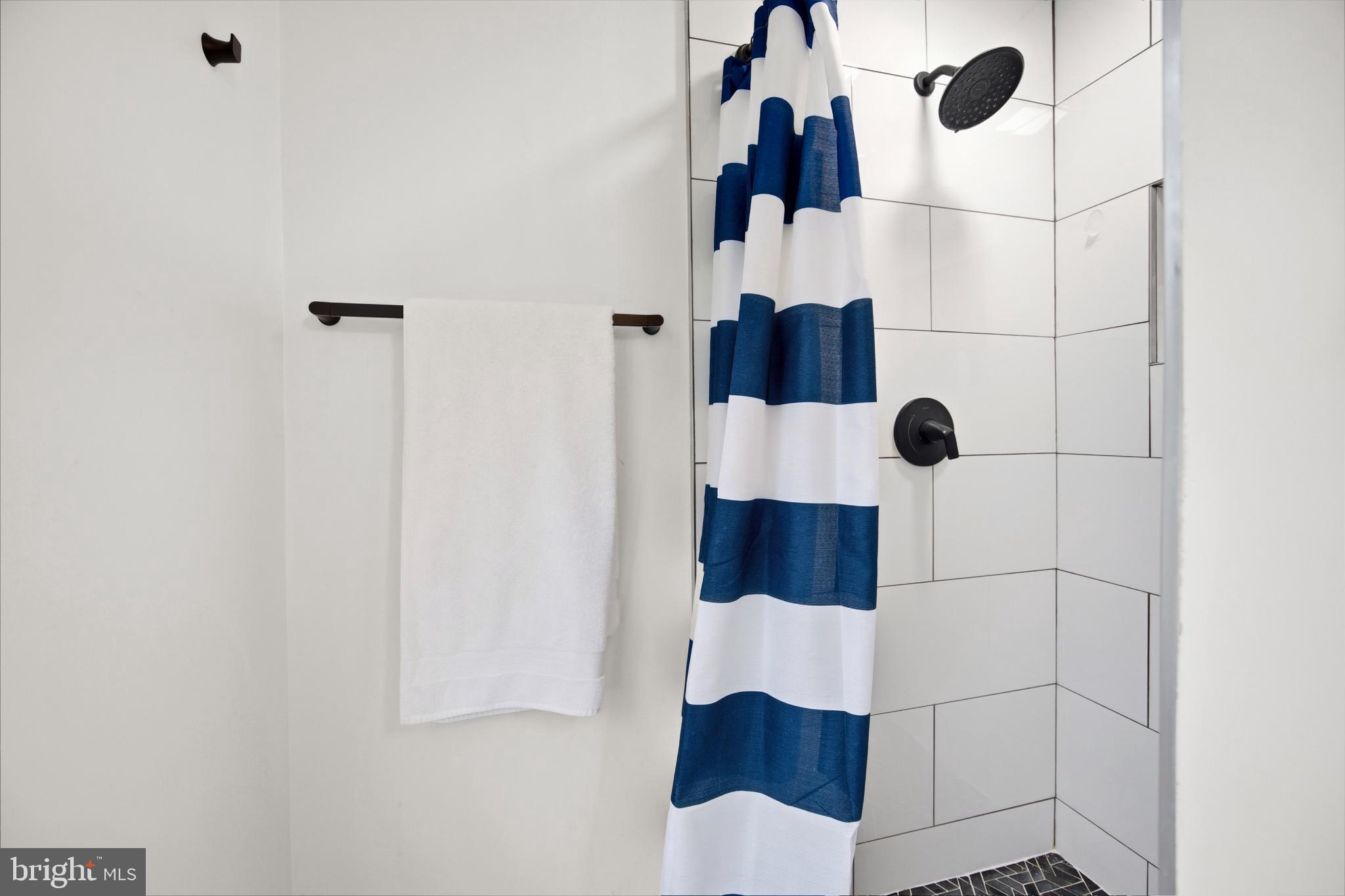 AMBER MEADOWS - Residential Lease