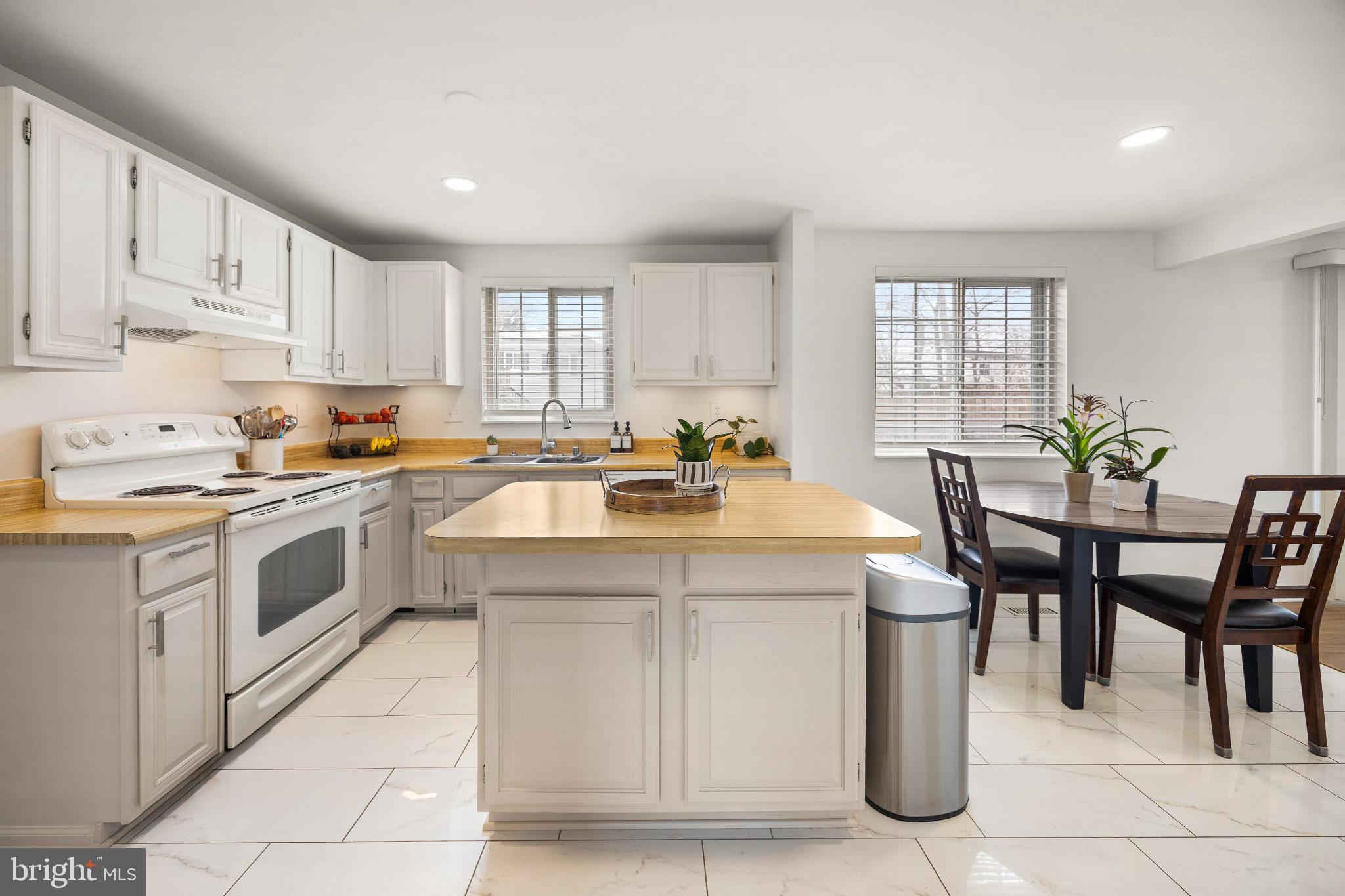 AMBER MEADOWS - Residential Lease