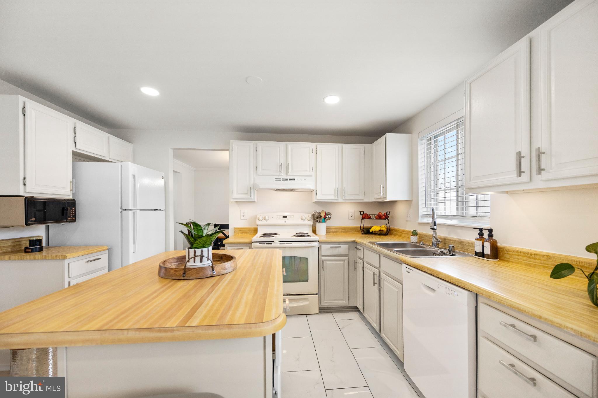 AMBER MEADOWS - Residential Lease