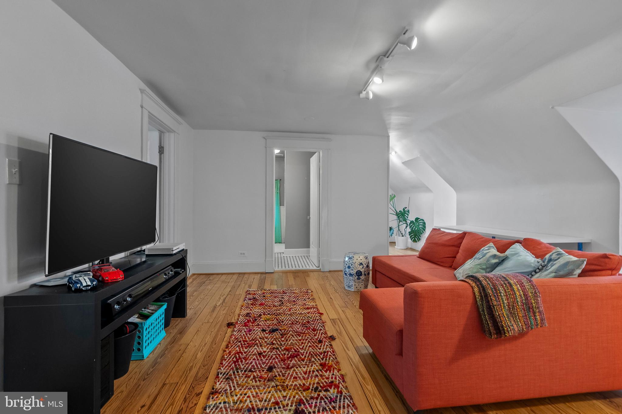 NORTH ROLAND PARK - Residential