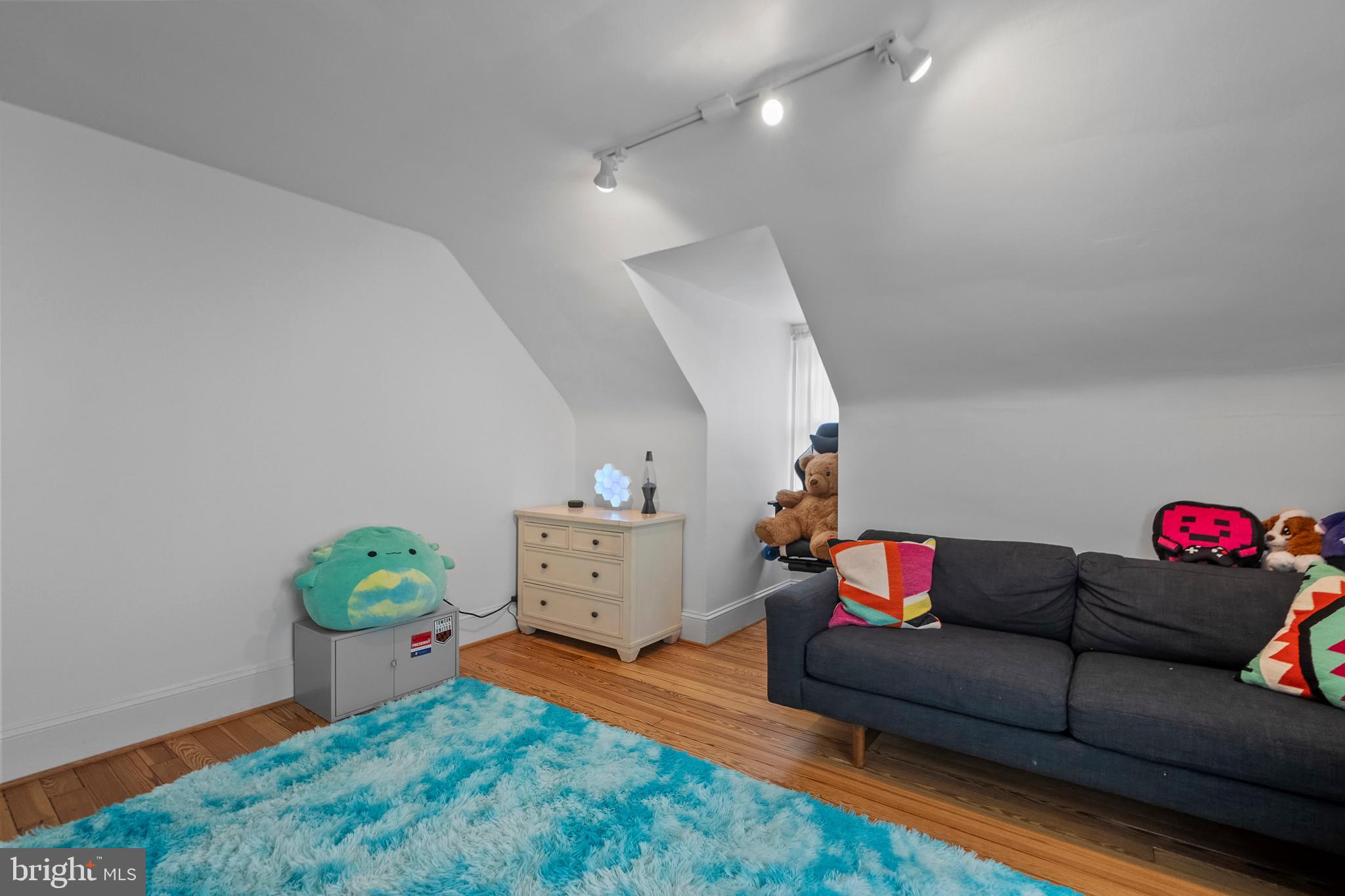 NORTH ROLAND PARK - Residential