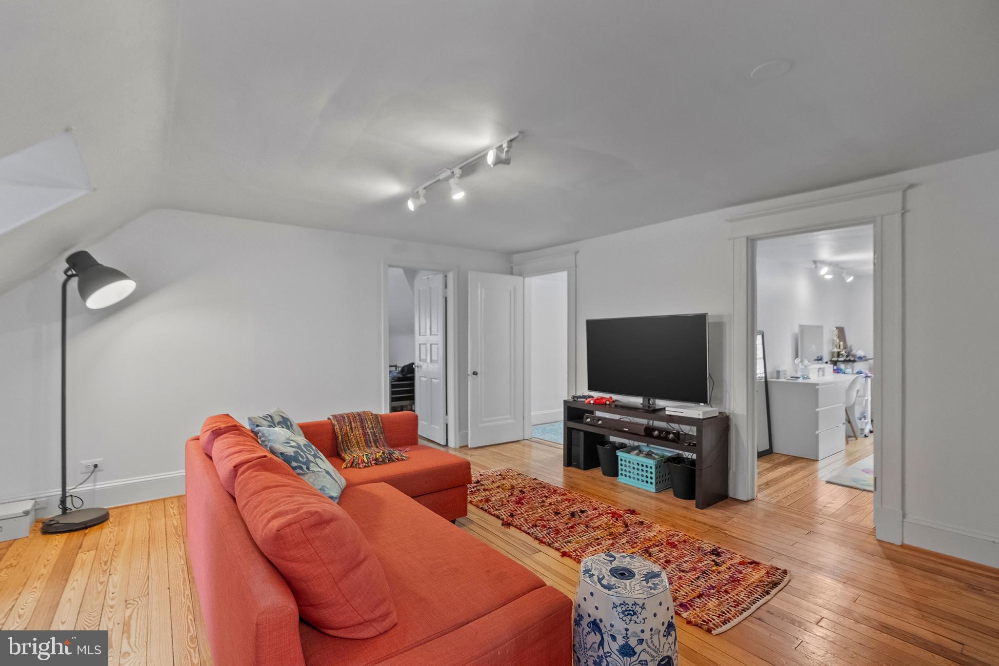 NORTH ROLAND PARK - Residential