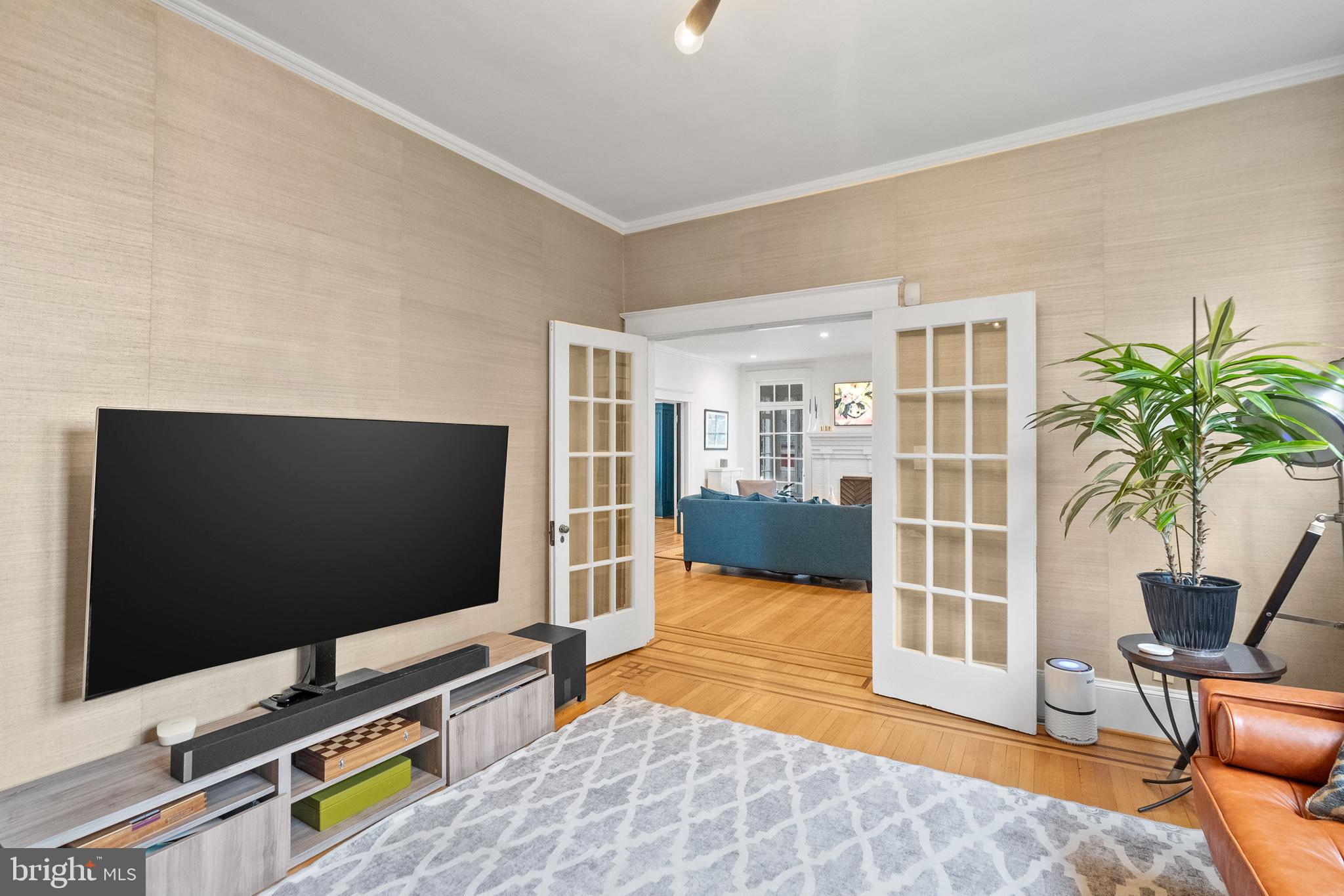 NORTH ROLAND PARK - Residential