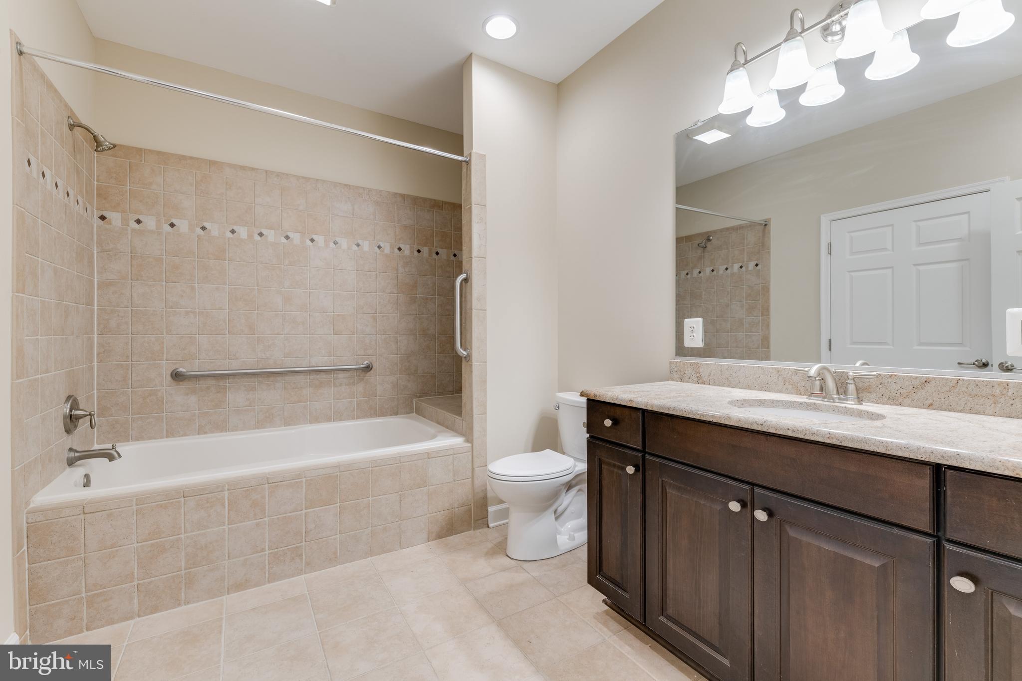 QUAKER HILLS - Residential