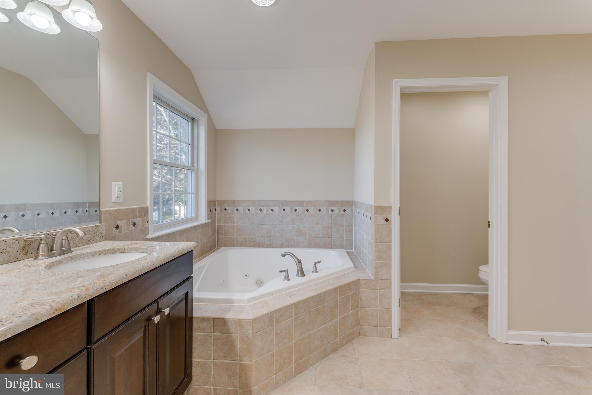 QUAKER HILLS - Residential