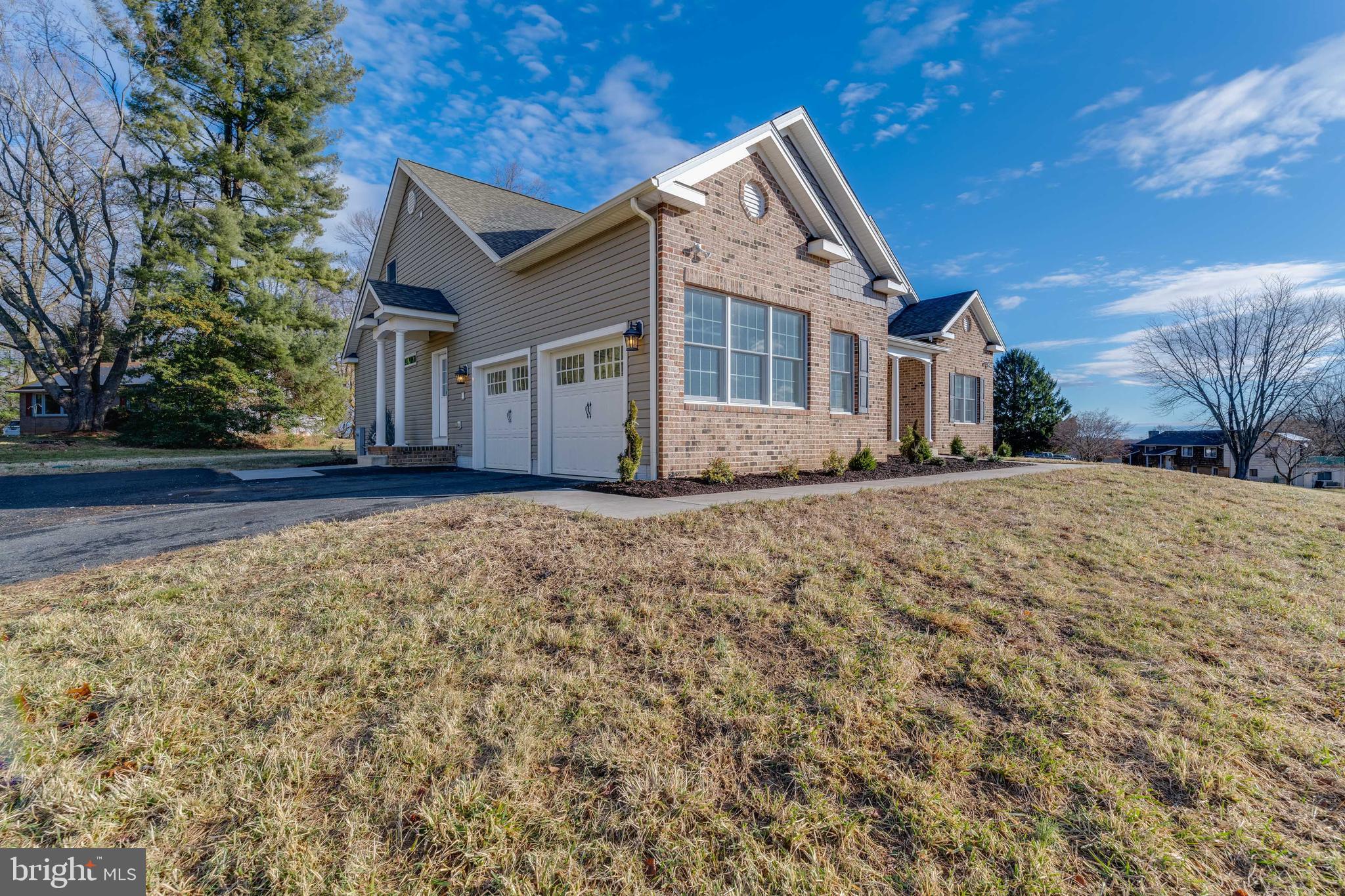 QUAKER HILLS - Residential