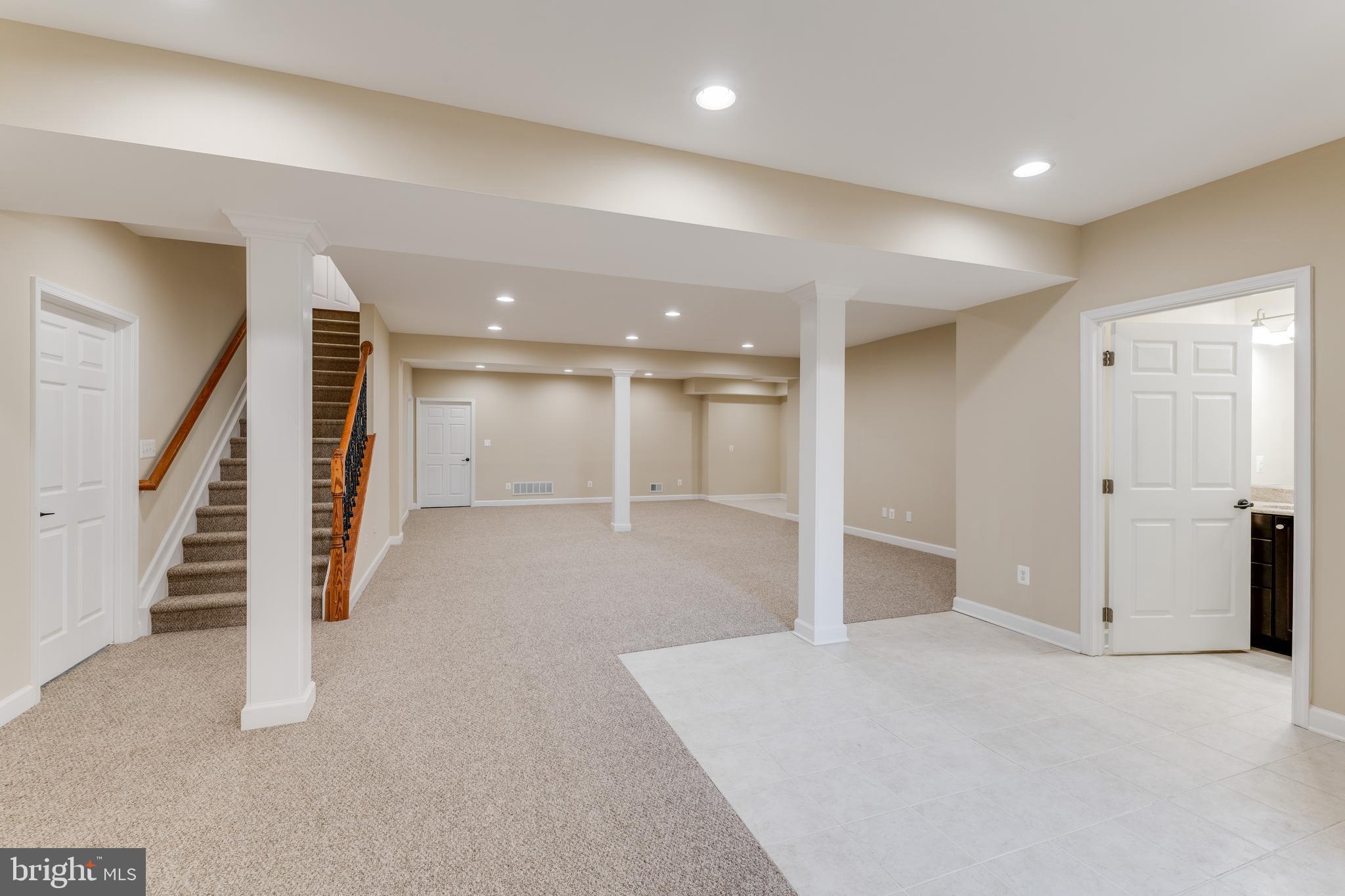 QUAKER HILLS - Residential