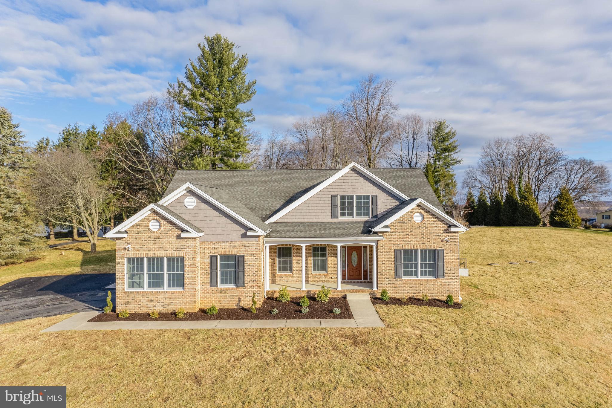 QUAKER HILLS - Residential