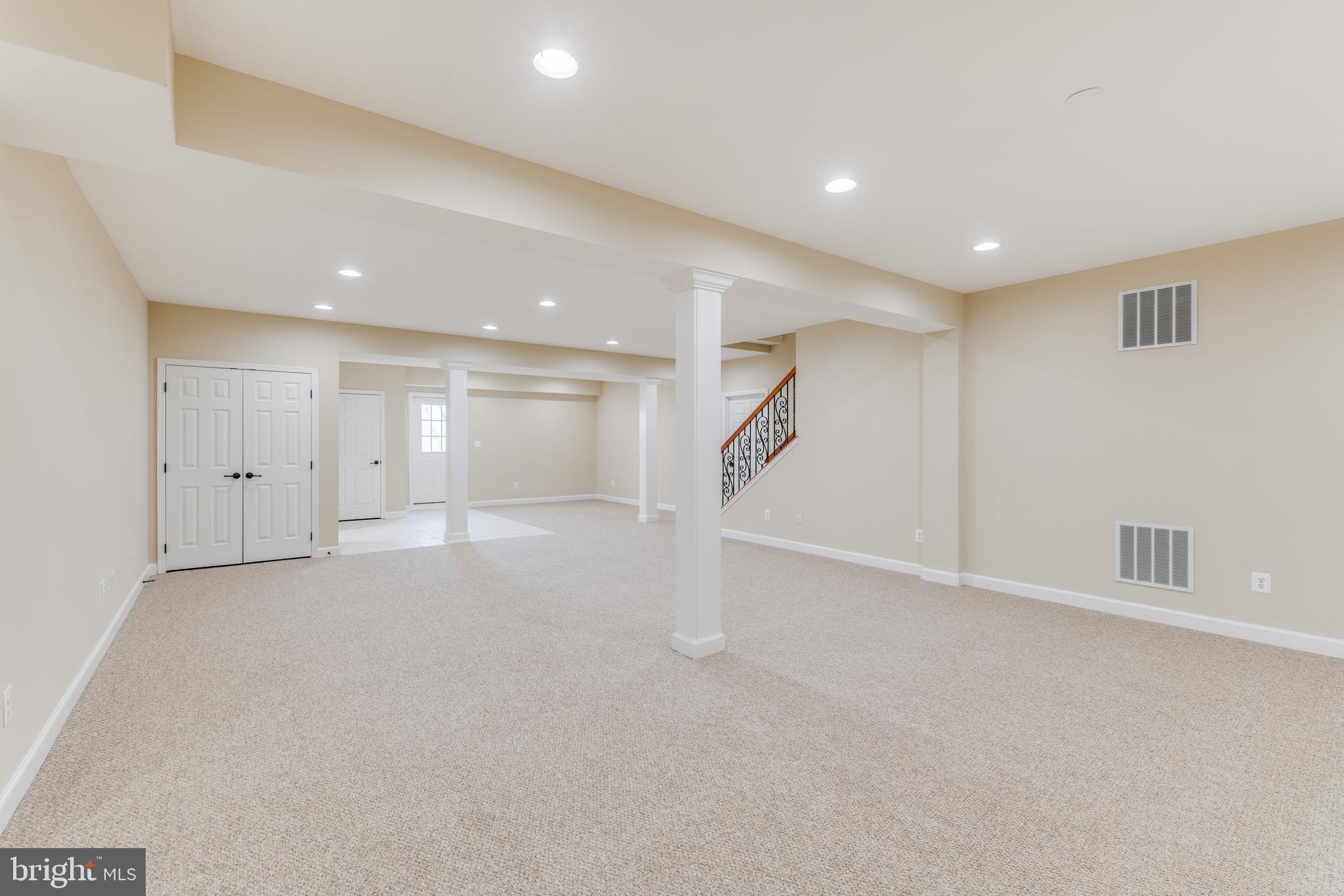 QUAKER HILLS - Residential