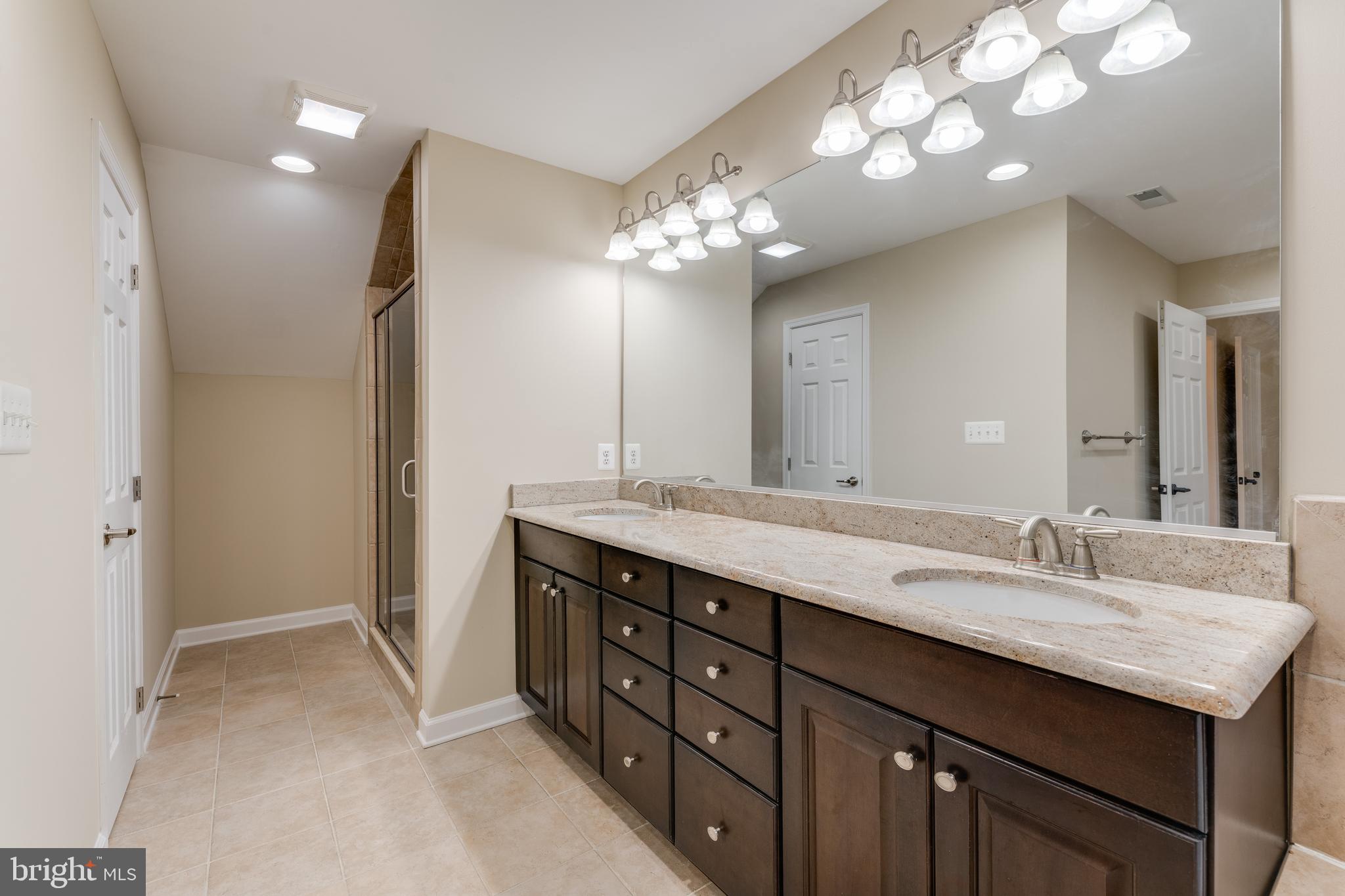 QUAKER HILLS - Residential