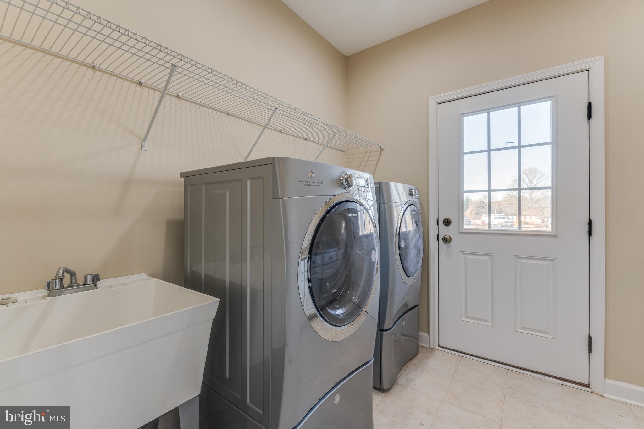 QUAKER HILLS - Residential