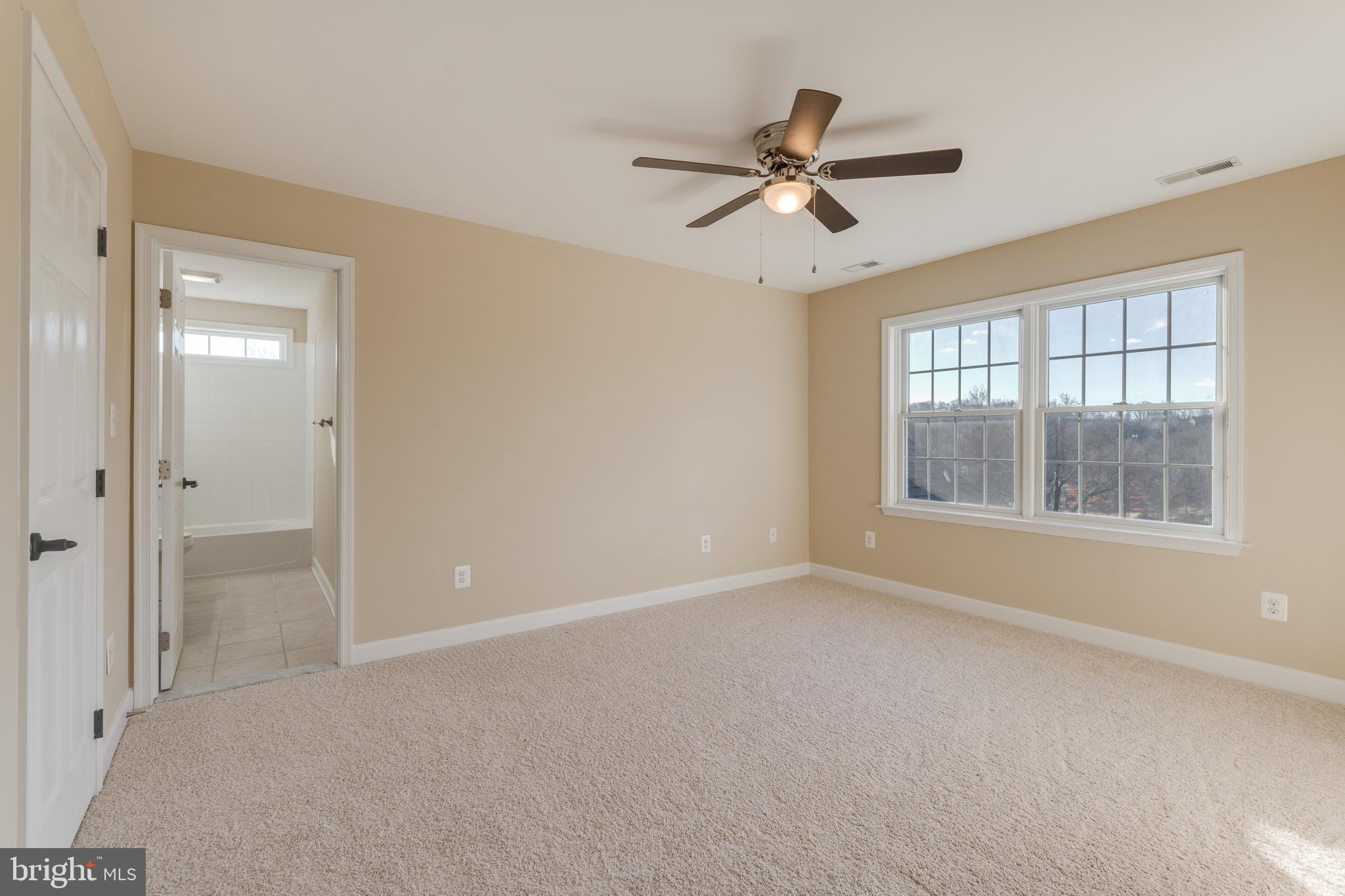 QUAKER HILLS - Residential