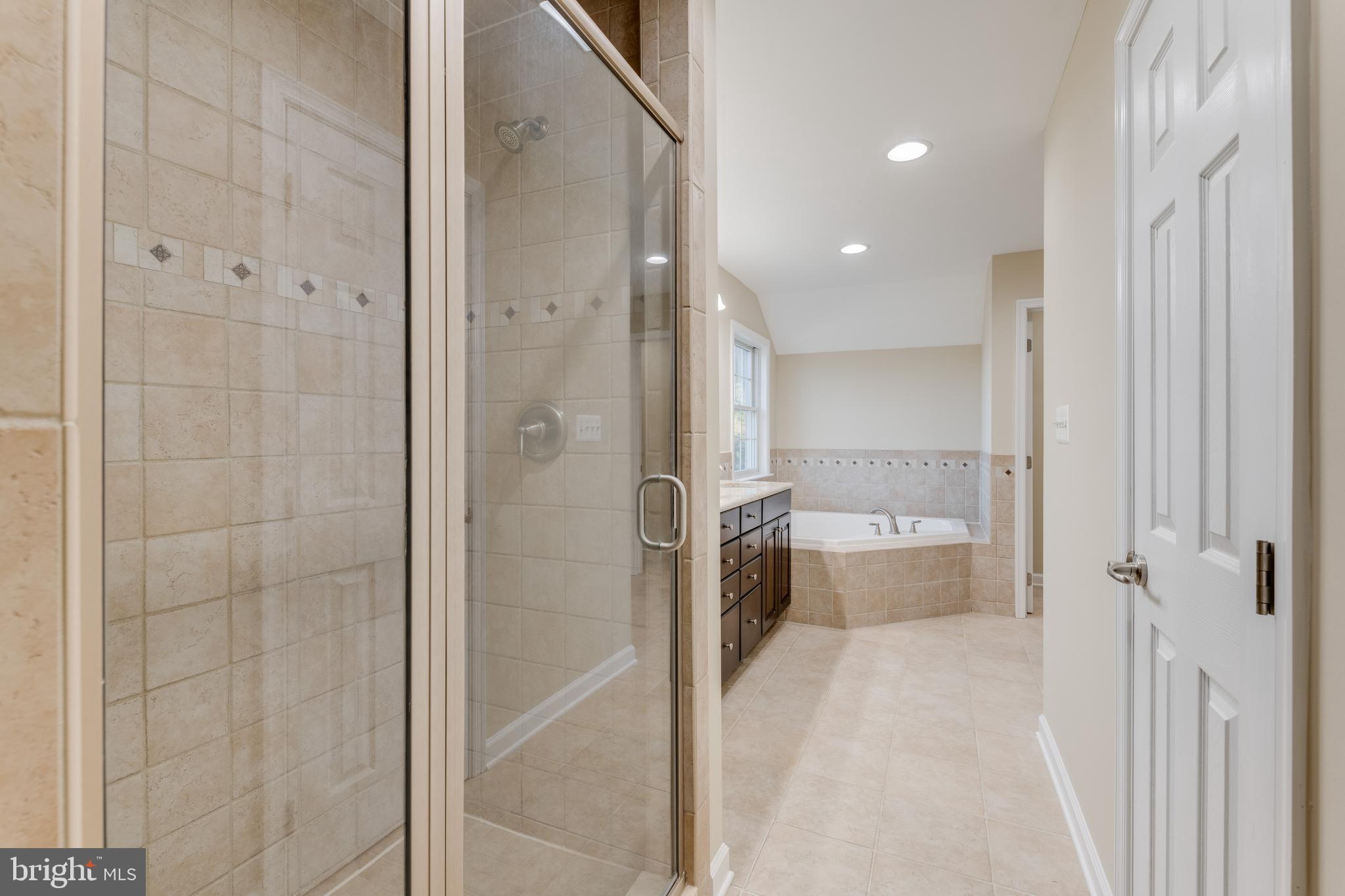 QUAKER HILLS - Residential