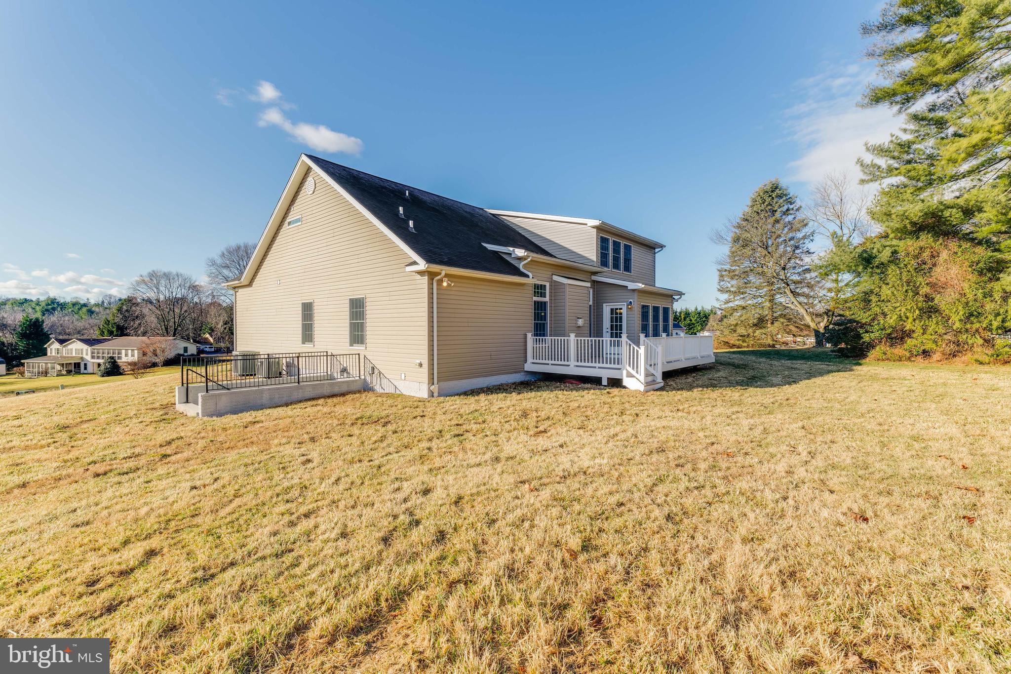 QUAKER HILLS - Residential