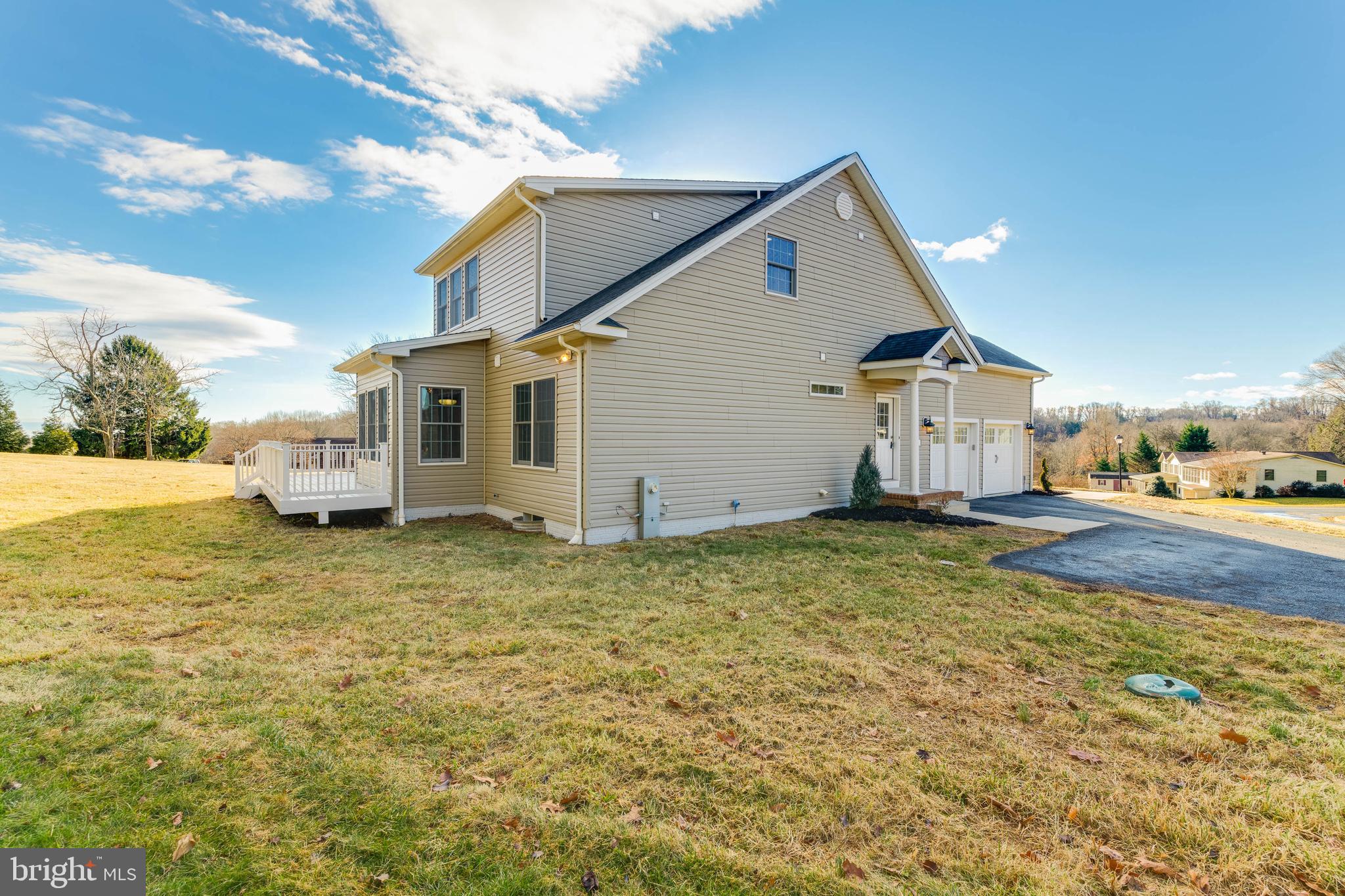 QUAKER HILLS - Residential