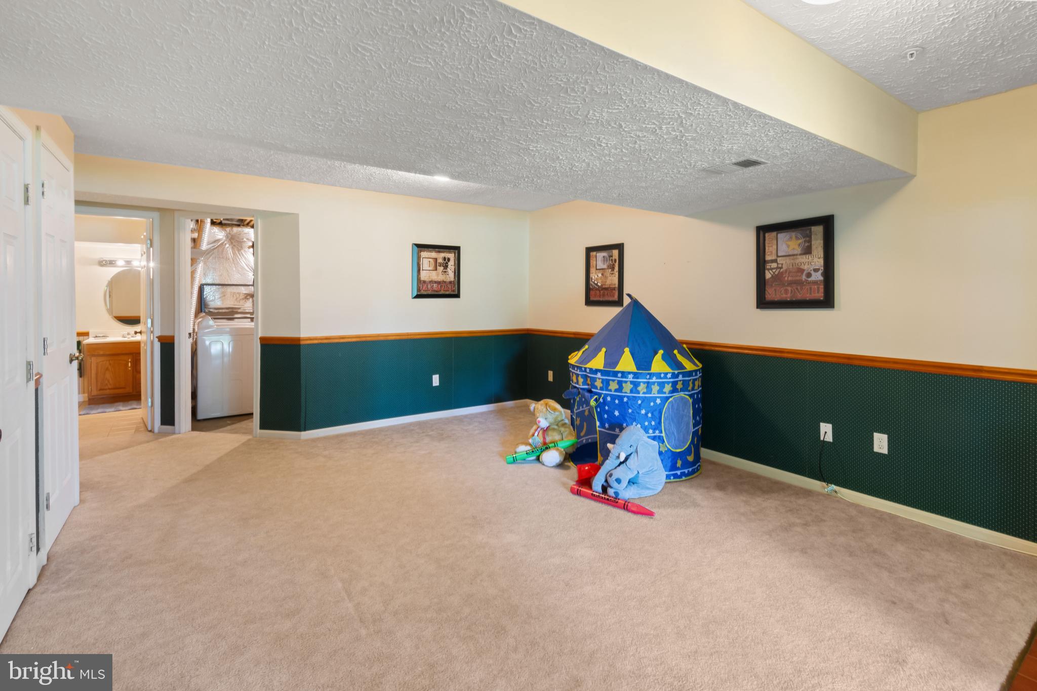 HUNTERS CROSSING - Residential