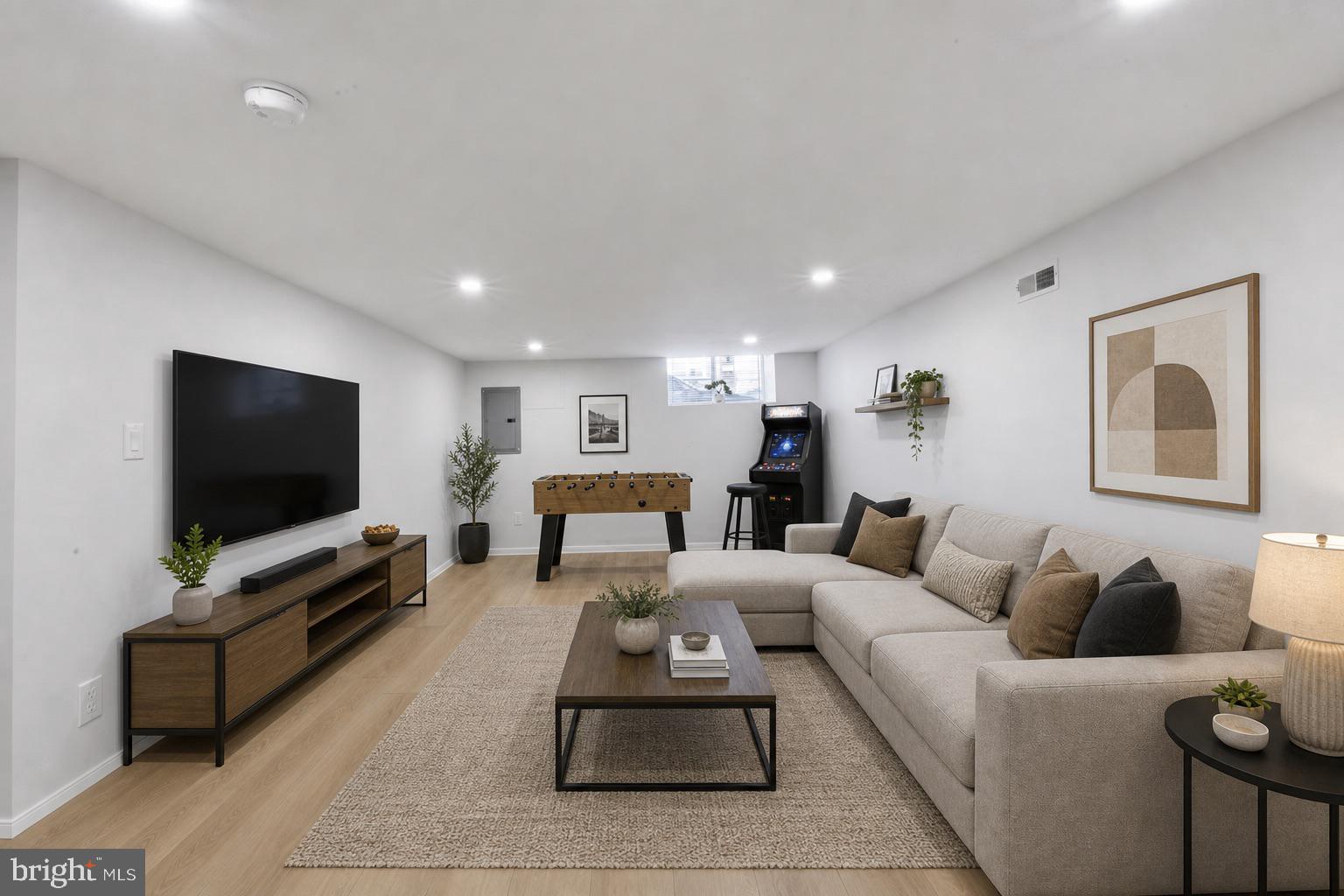 LOWER MOYAMENSING - Residential