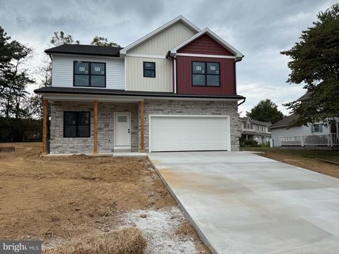 108 BAKER AND RUSSELL DRIVE SHIPPENSBURG PA 17257