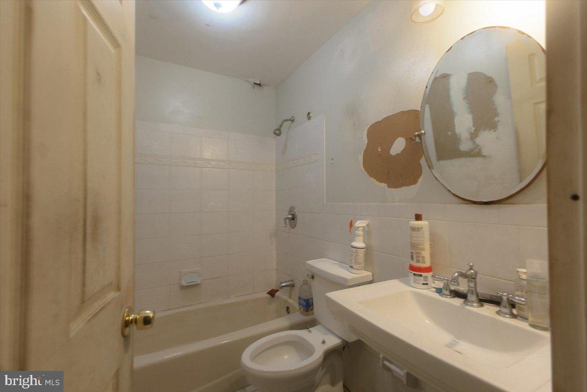 SNOWDEN OAKS - Residential