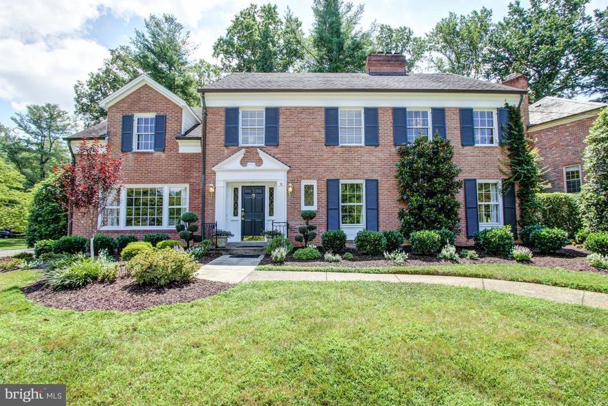 4BR 3.5 BA in this GORGEOUS Renovated Colonial.  Perfectly designed for large scale entertaining.Top of the line Kitchen w/ Viking stove,Sub Zero Refrigerator, 2 wall ovens! Fam Rm with Built ins, dry bar, and FP. Spacious Liv and Din Rm.Upstairs Master w/ His and Hers Closets, 3 spacious BR 1 Hall BA, LL Rec area, FB and Storage. Private Backyard w/ slate Patio. Whitman Schools!