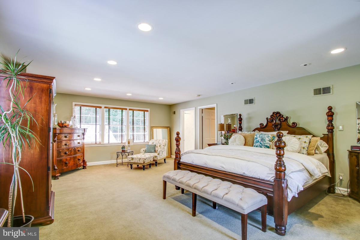 BANNOCKBURN ESTATES - Residential