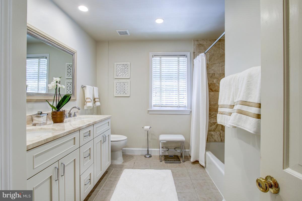 BANNOCKBURN ESTATES - Residential