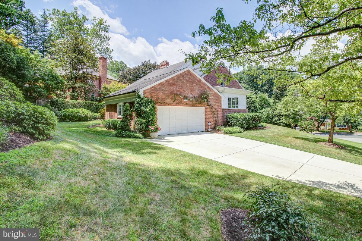 BANNOCKBURN ESTATES - Residential