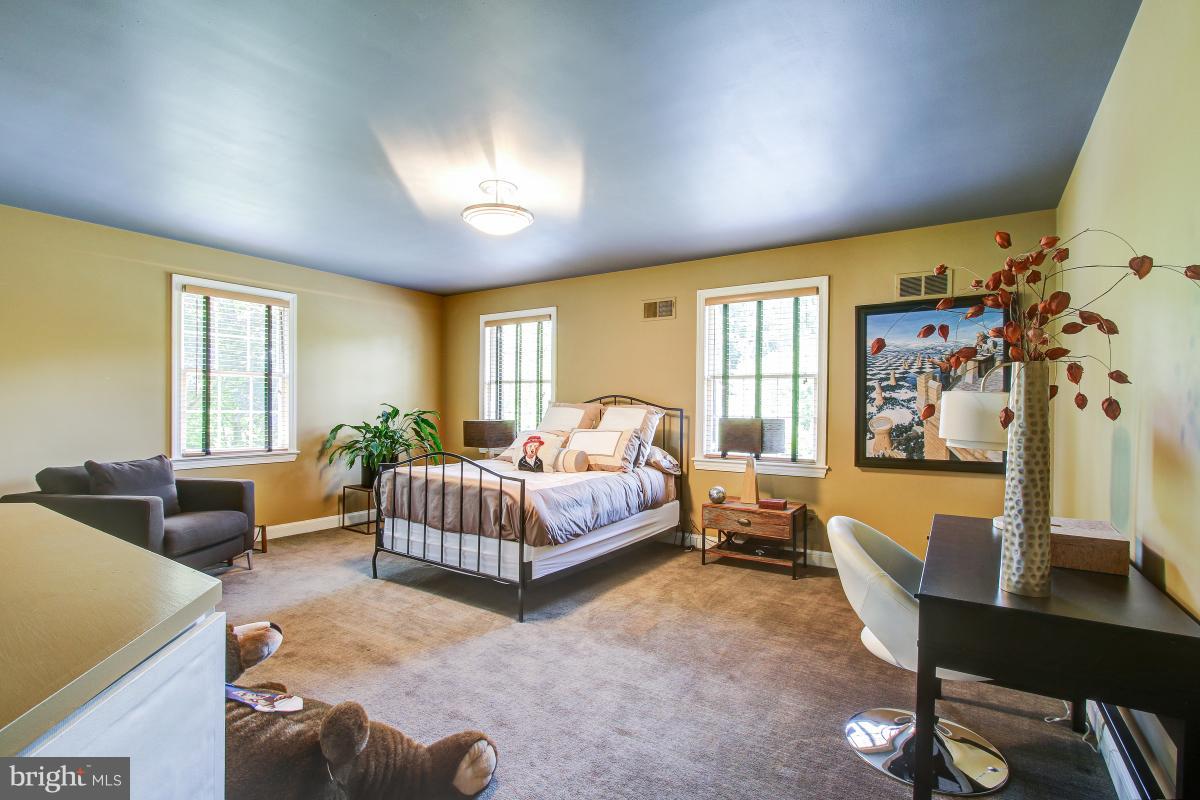 BANNOCKBURN ESTATES - Residential