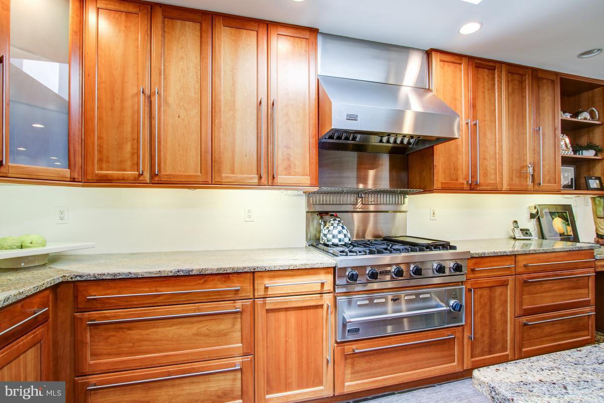 BANNOCKBURN ESTATES - Residential