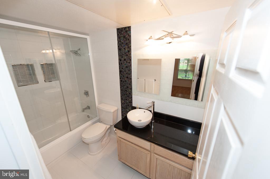 GATES OF MCLEAN - Residential Lease