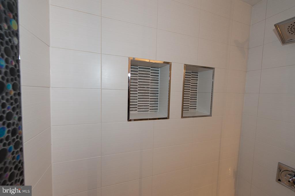 GATES OF MCLEAN - Residential Lease