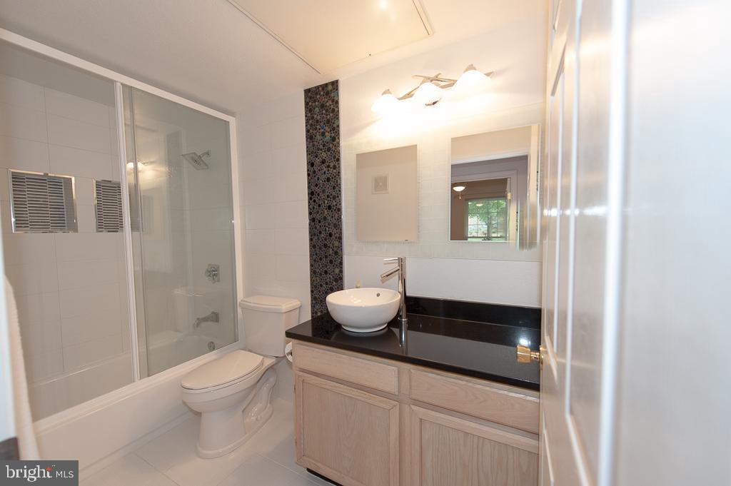 GATES OF MCLEAN - Residential Lease