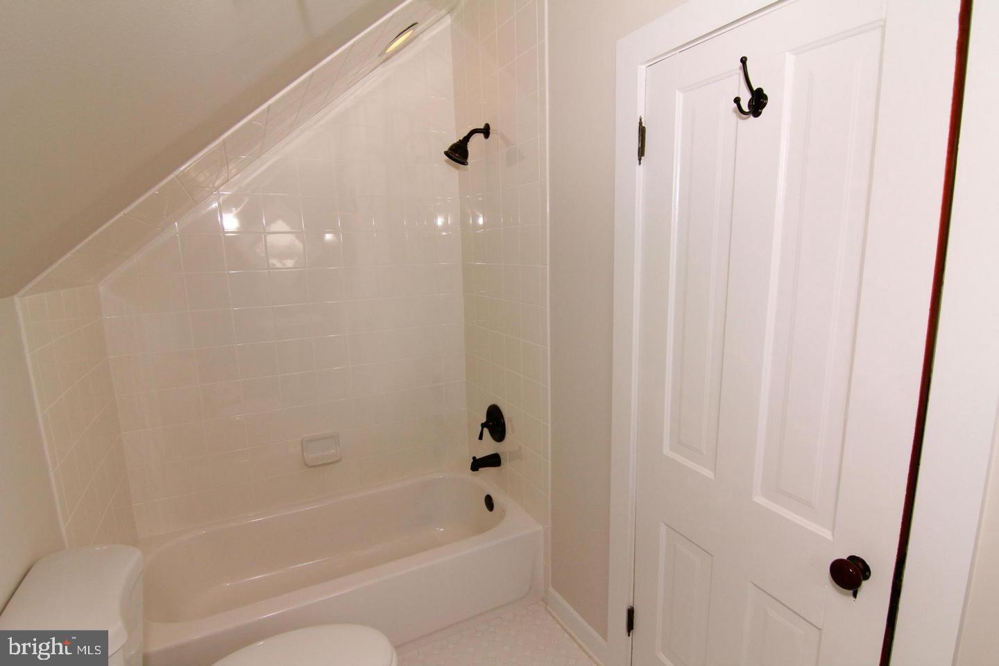 ASHBURN PLACE - Residential Lease