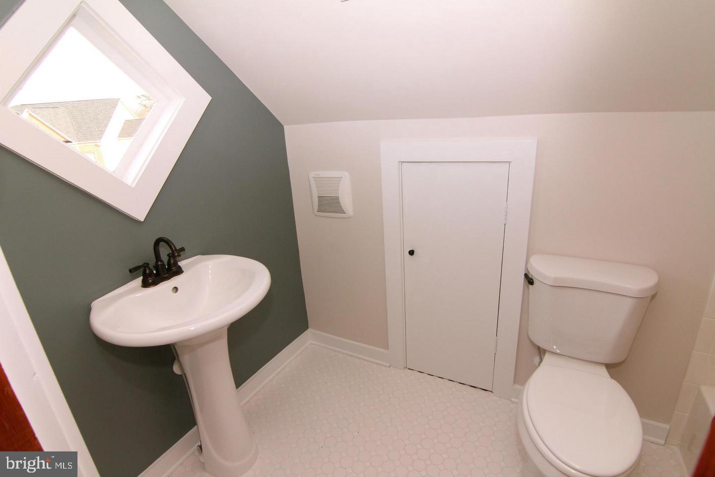 ASHBURN PLACE - Residential Lease