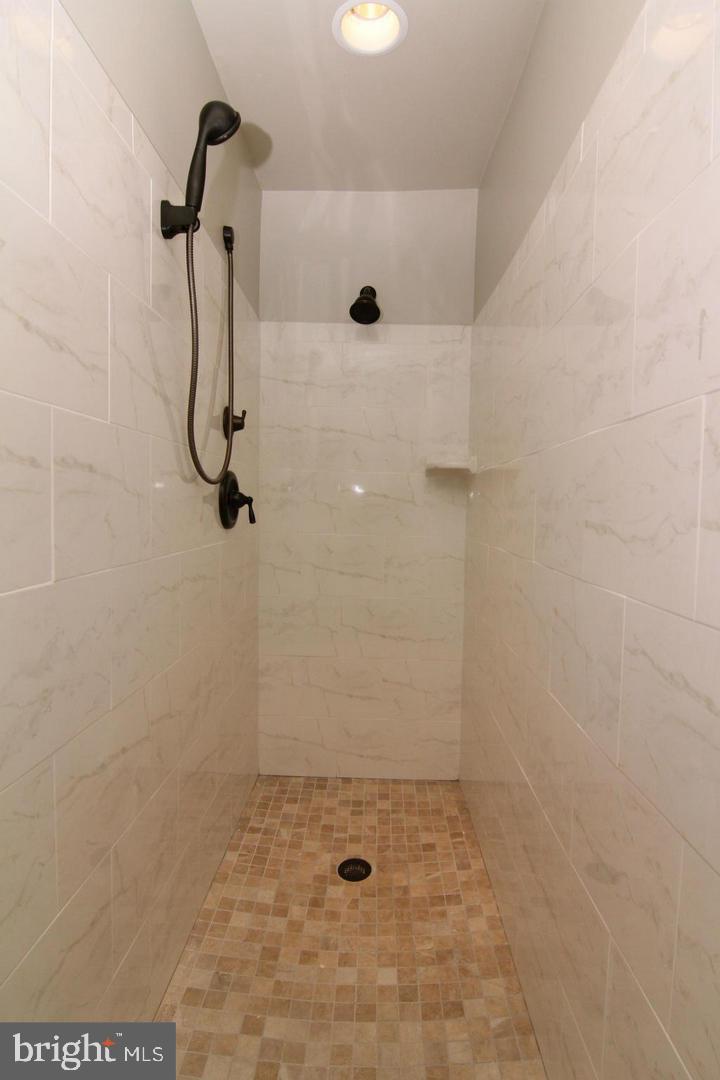 ASHBURN PLACE - Residential Lease