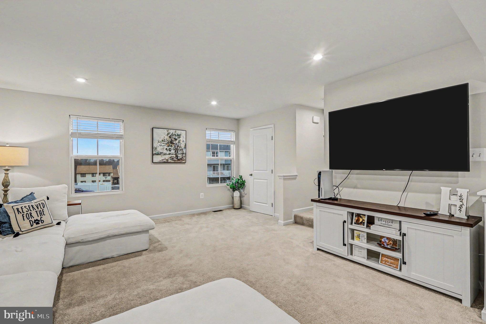 ENFIELD KNOLLS - Residential