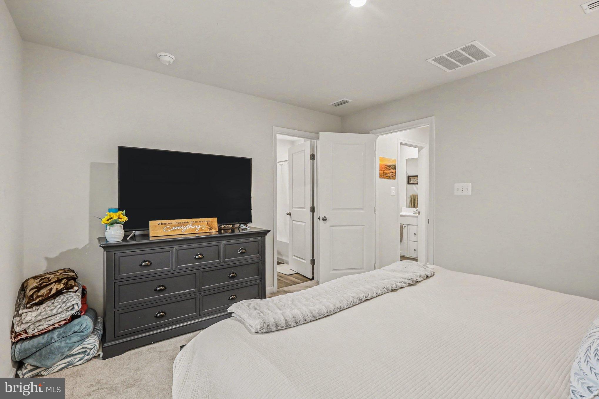 ENFIELD KNOLLS - Residential