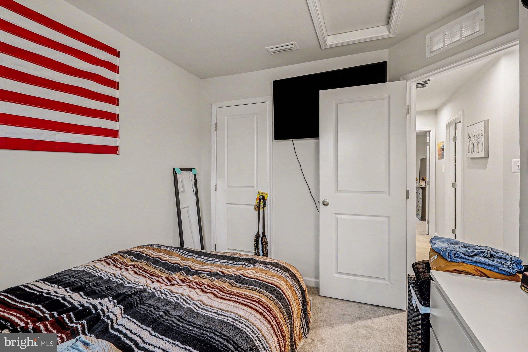 ENFIELD KNOLLS - Residential