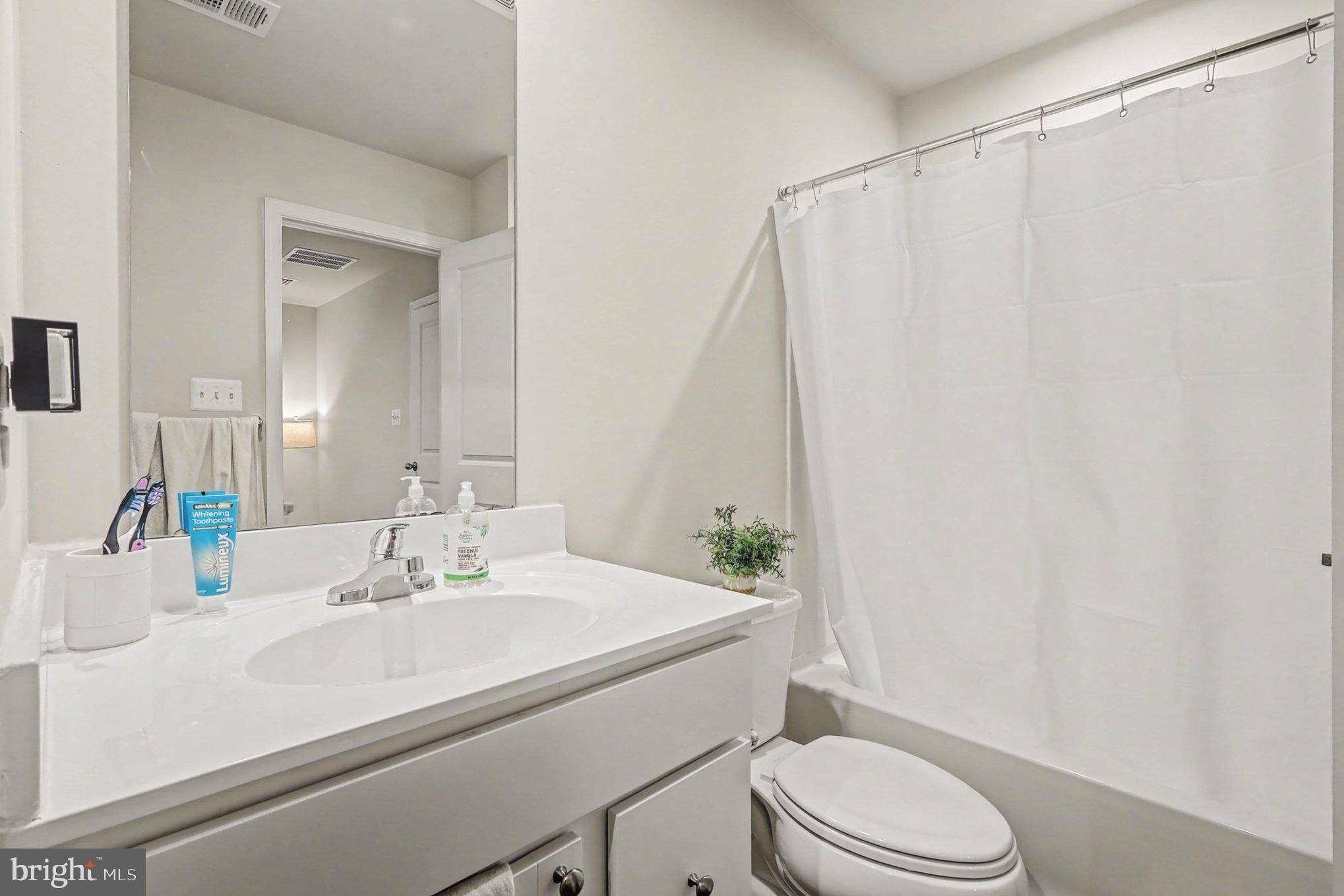 ENFIELD KNOLLS - Residential