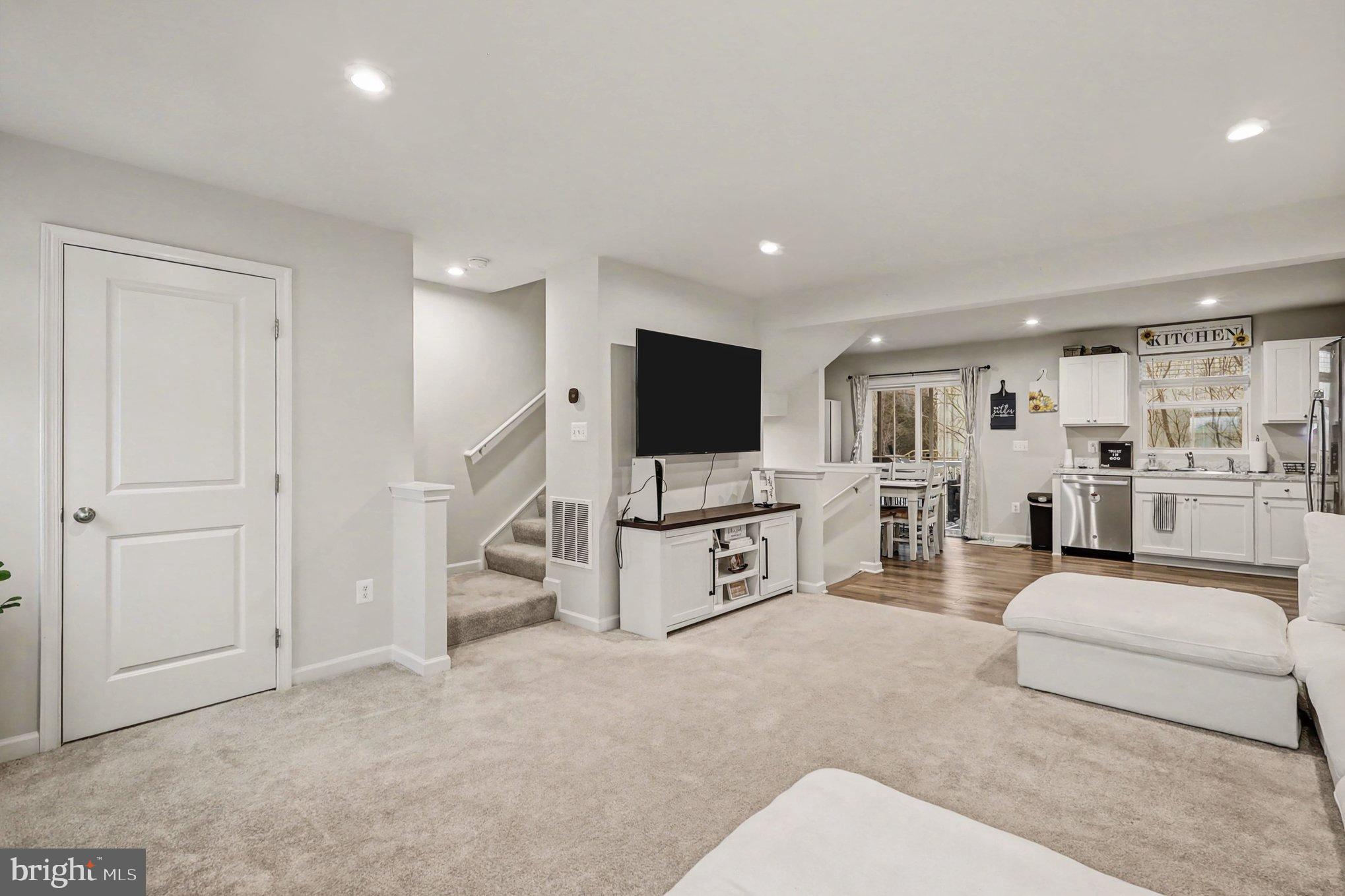 ENFIELD KNOLLS - Residential