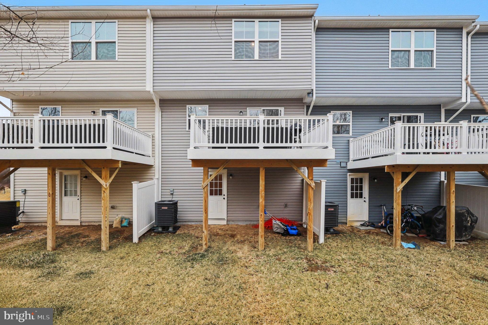 ENFIELD KNOLLS - Residential