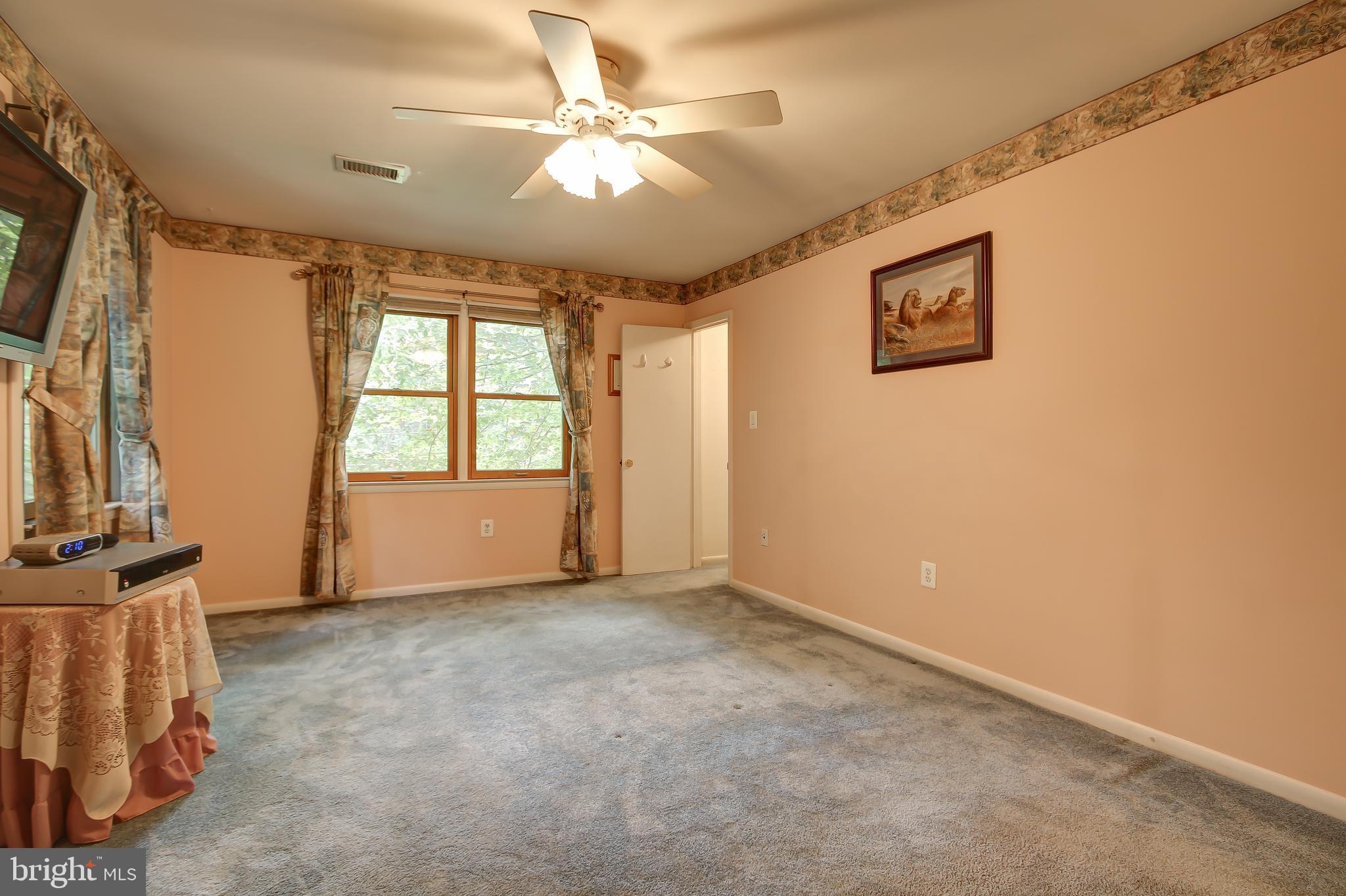 ALGONQUIN HILLS - Residential