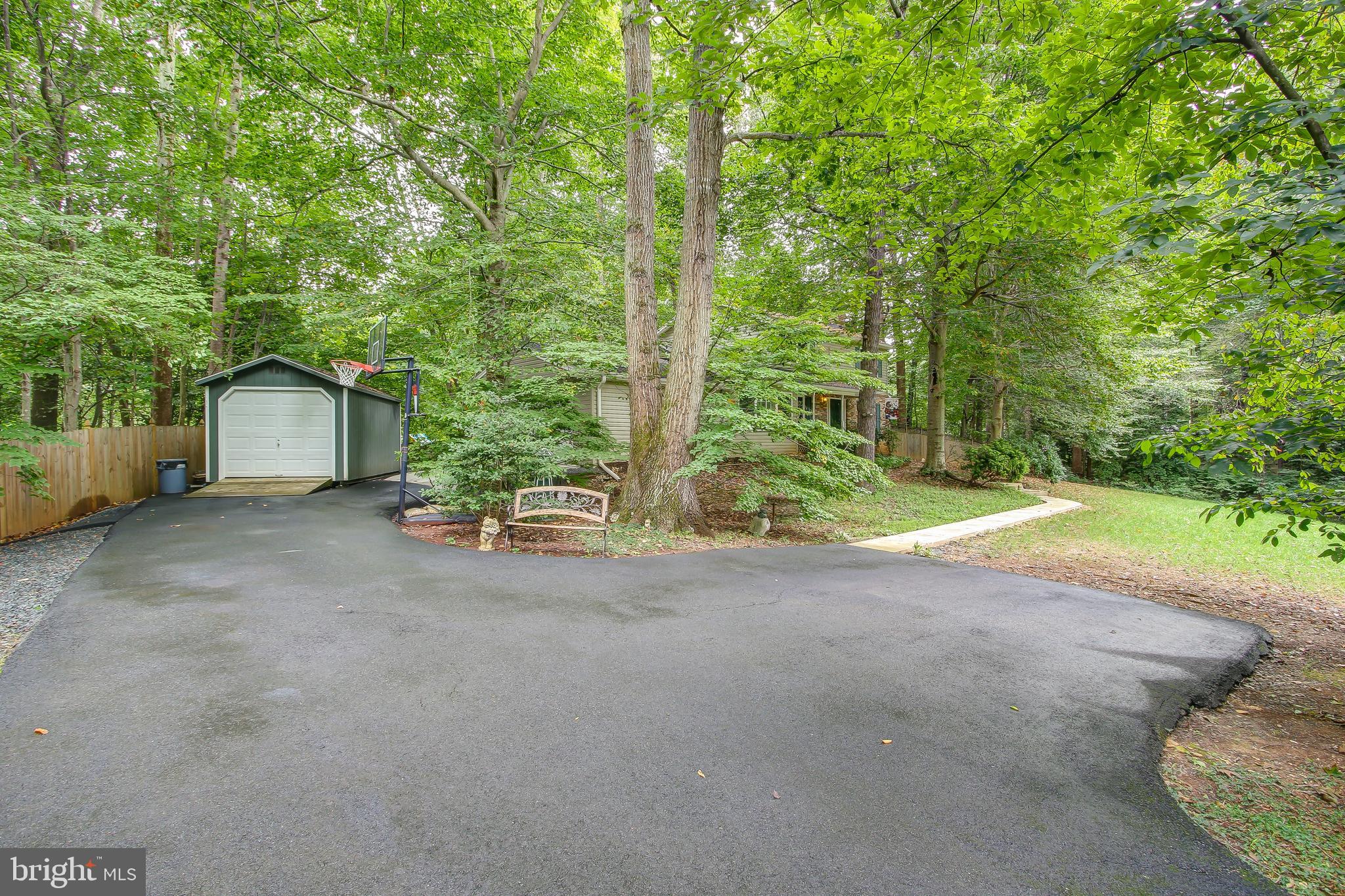 ALGONQUIN HILLS - Residential